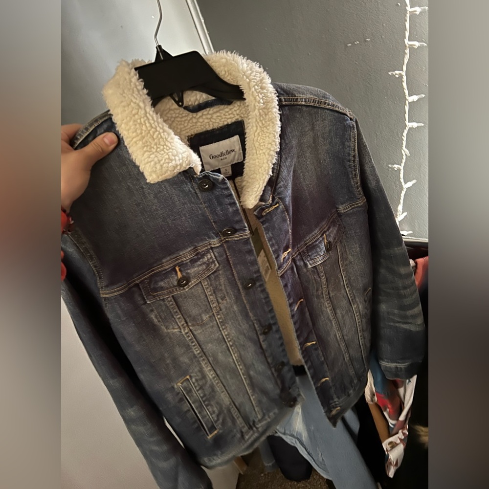 Heavy duty jean jacket with Sherpa inside BRAND NEW W/tags s in mens m in women